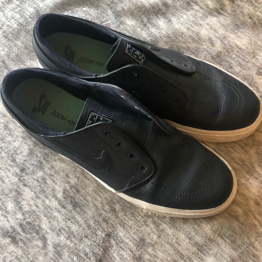 Men’s Navy Nike SB Shoes